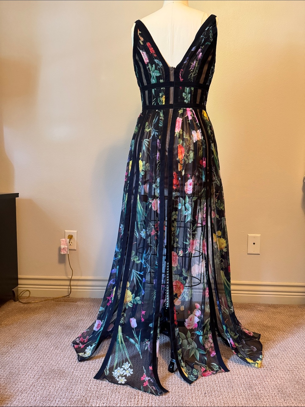 Tadashi Shoji ‘ Clea’ Black Floral Gown originally $837 - Picture 7 of 11